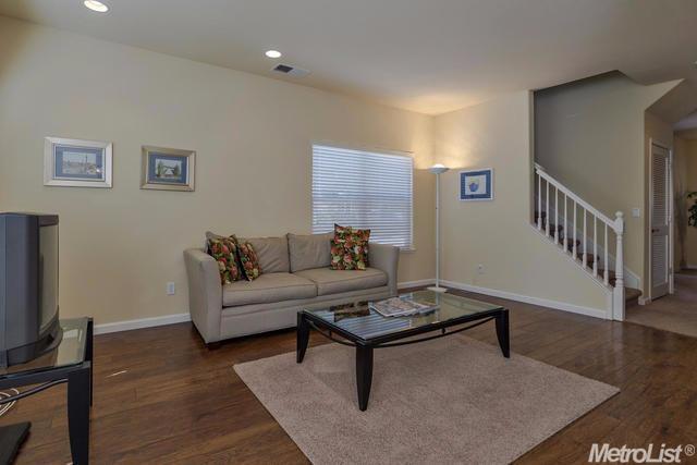 327 Ensenada Dr, Davis, CA 95618 photo 8