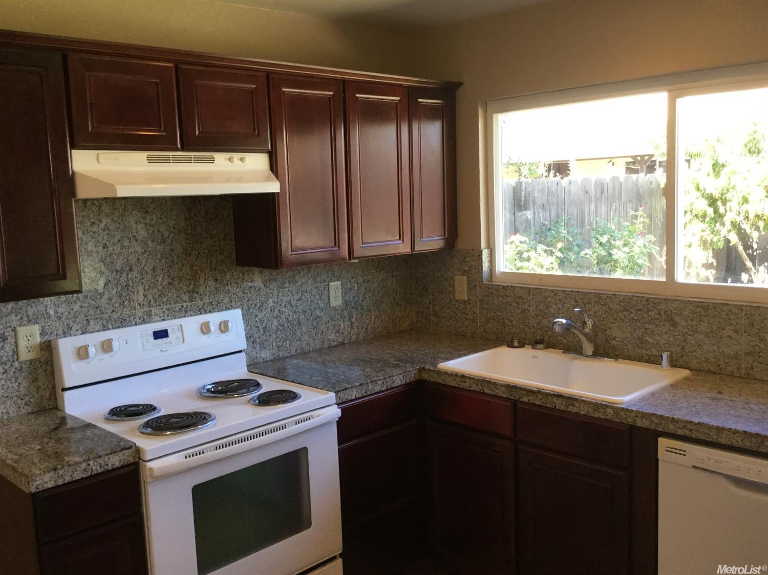 2029 Forest Ln, Manteca, CA 95336 photo 3