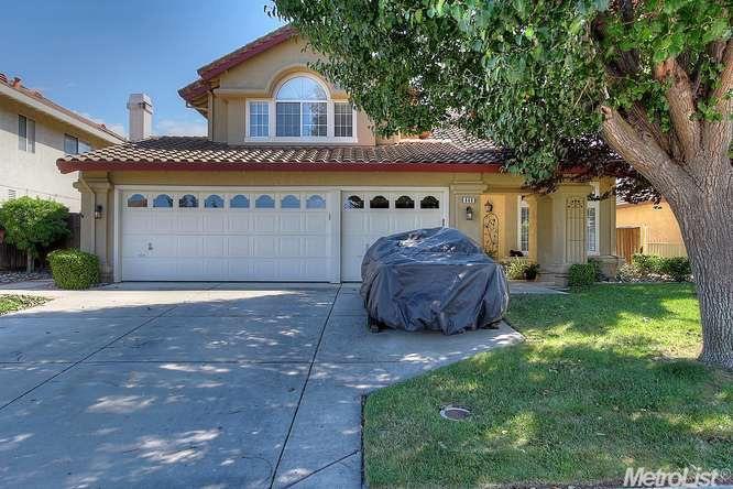 800 Petrig St, Tracy, CA 95376 photo 1