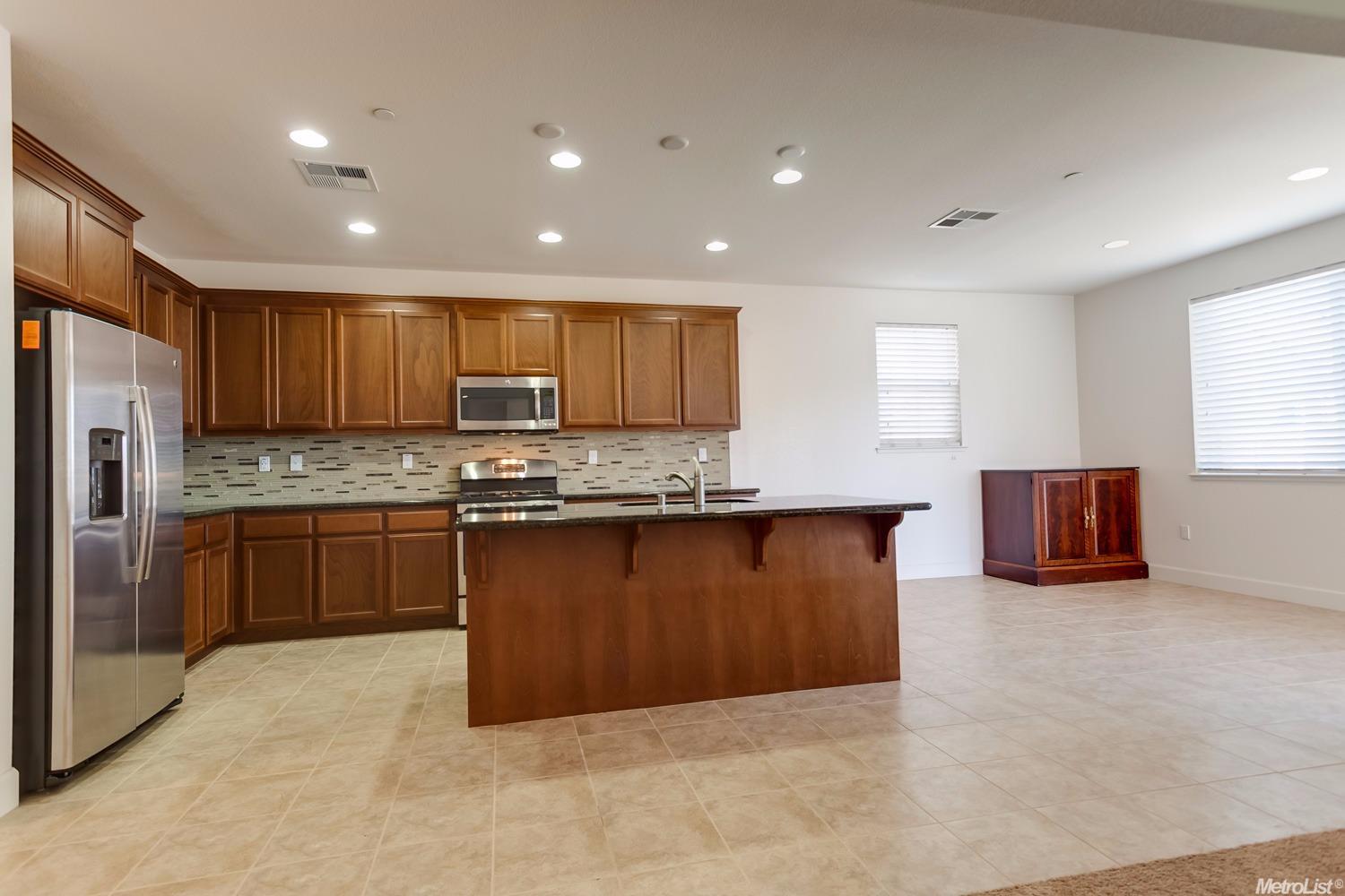 1714 W Woodward Ave, Manteca, CA 95337 photo 2