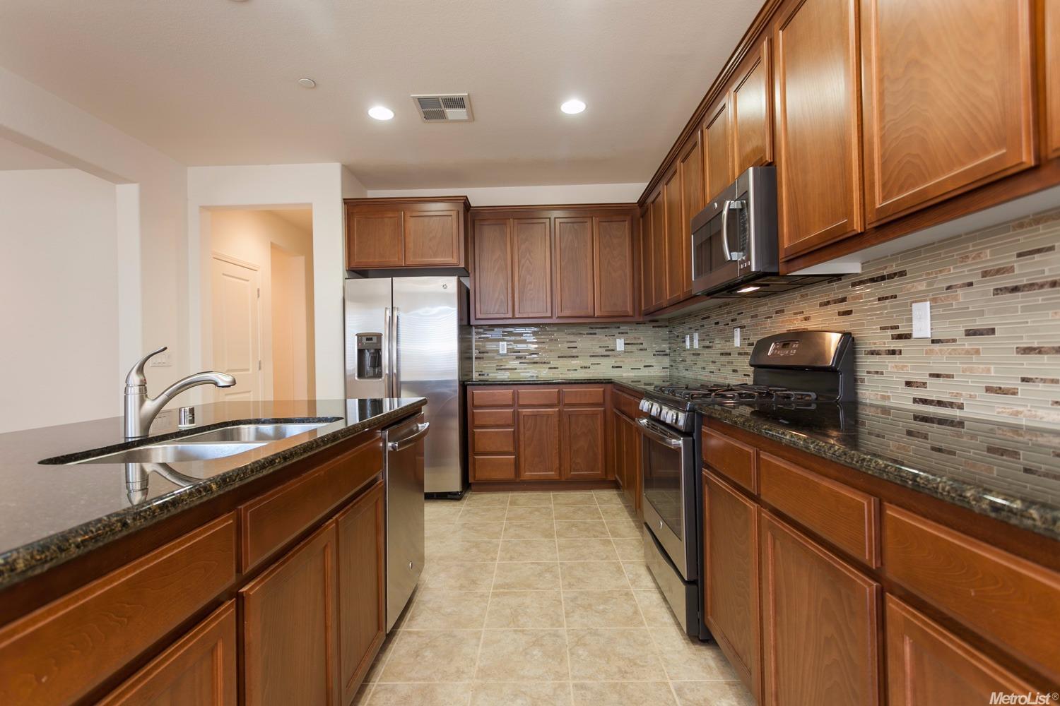 1714 W Woodward Ave, Manteca, CA 95337 photo 4