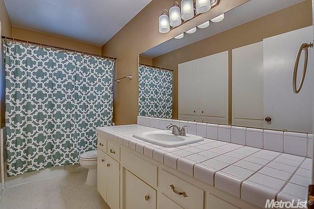 1042 Tudor St, Lodi, CA 95242 photo 11