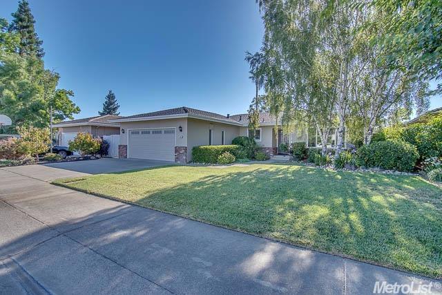 1042 Tudor St, Lodi, CA 95242 photo 1