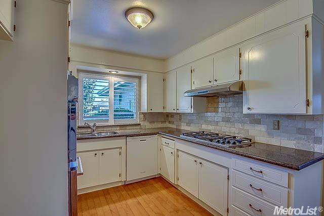 1042 Tudor St, Lodi, CA 95242 photo 6