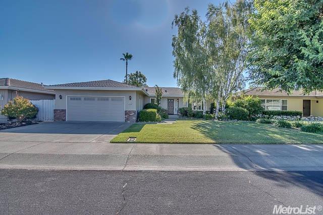 1042 Tudor St, Lodi, CA 95242 photo 2