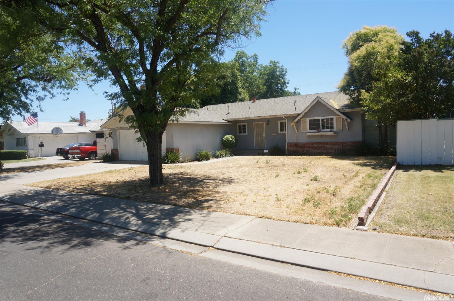 1106 Alameda Dr, Modesto, CA 95351 photo 1