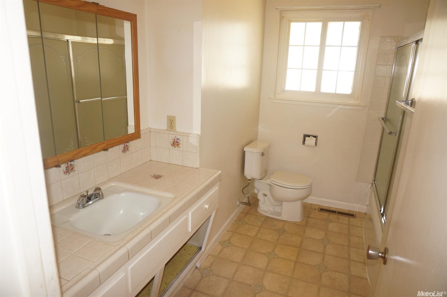 1106 Alameda Dr, Modesto, CA 95351 photo 6