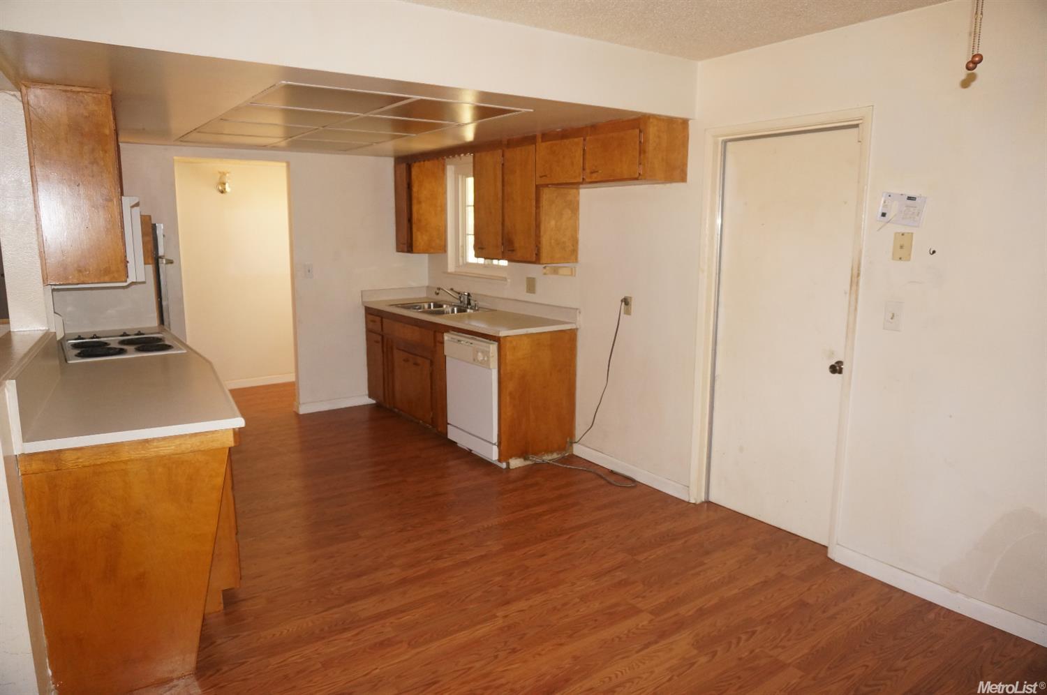 1106 Alameda Dr, Modesto, CA 95351 photo 4