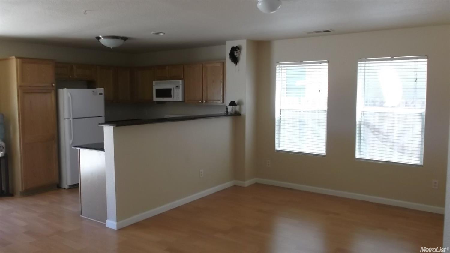 468 Red Robin Dr, Patterson, CA 95363 photo 2