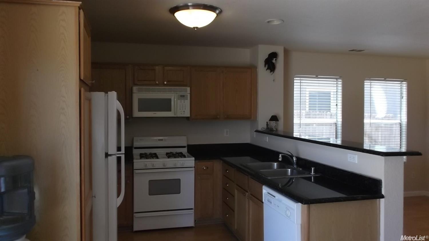 468 Red Robin Dr, Patterson, CA 95363 photo 8