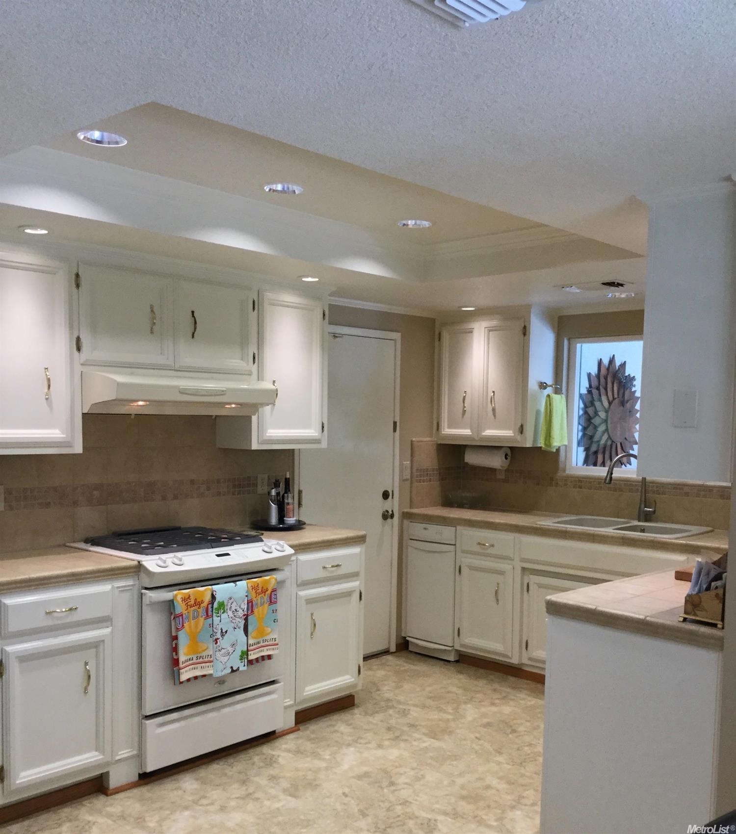 2425 Mountain Ridge Dr, Modesto, CA 95351 photo 2