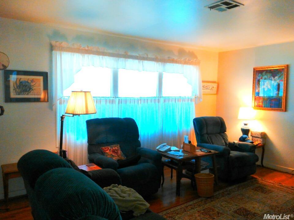 504 E Downs St, Stockton, CA 95204 photo 3