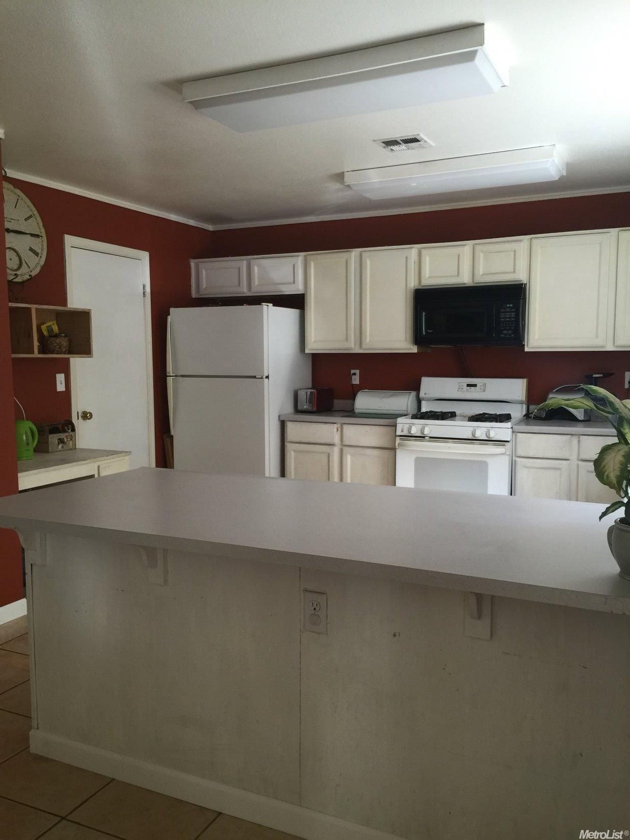 402 Thrush Dr, Patterson, CA 95363 photo 2