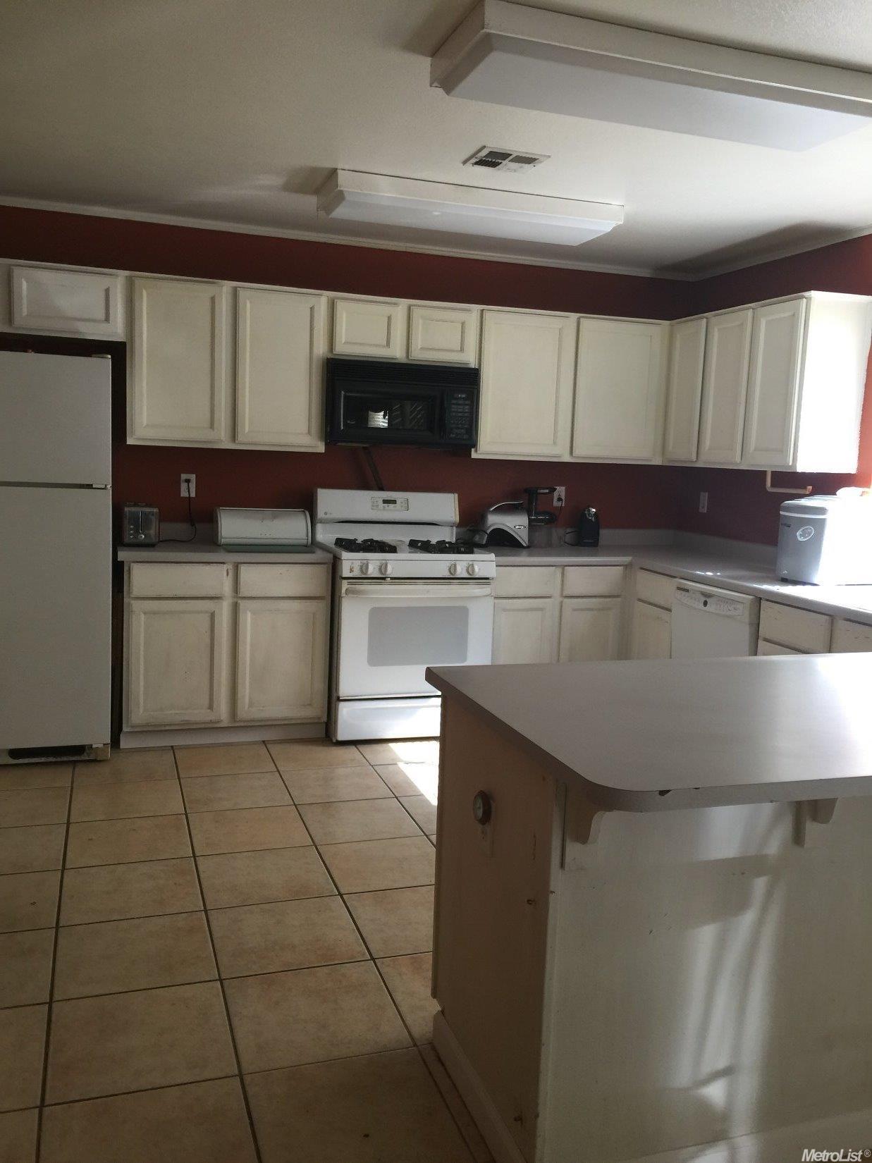 402 Thrush Dr, Patterson, CA 95363 photo 3