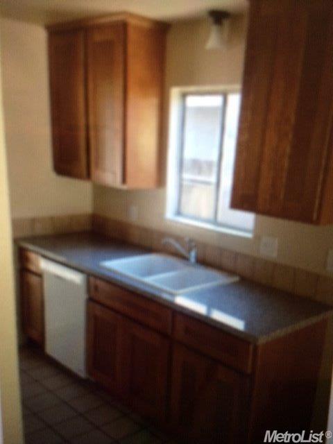 520 Mancini Way, Modesto, CA 95351 photo 4