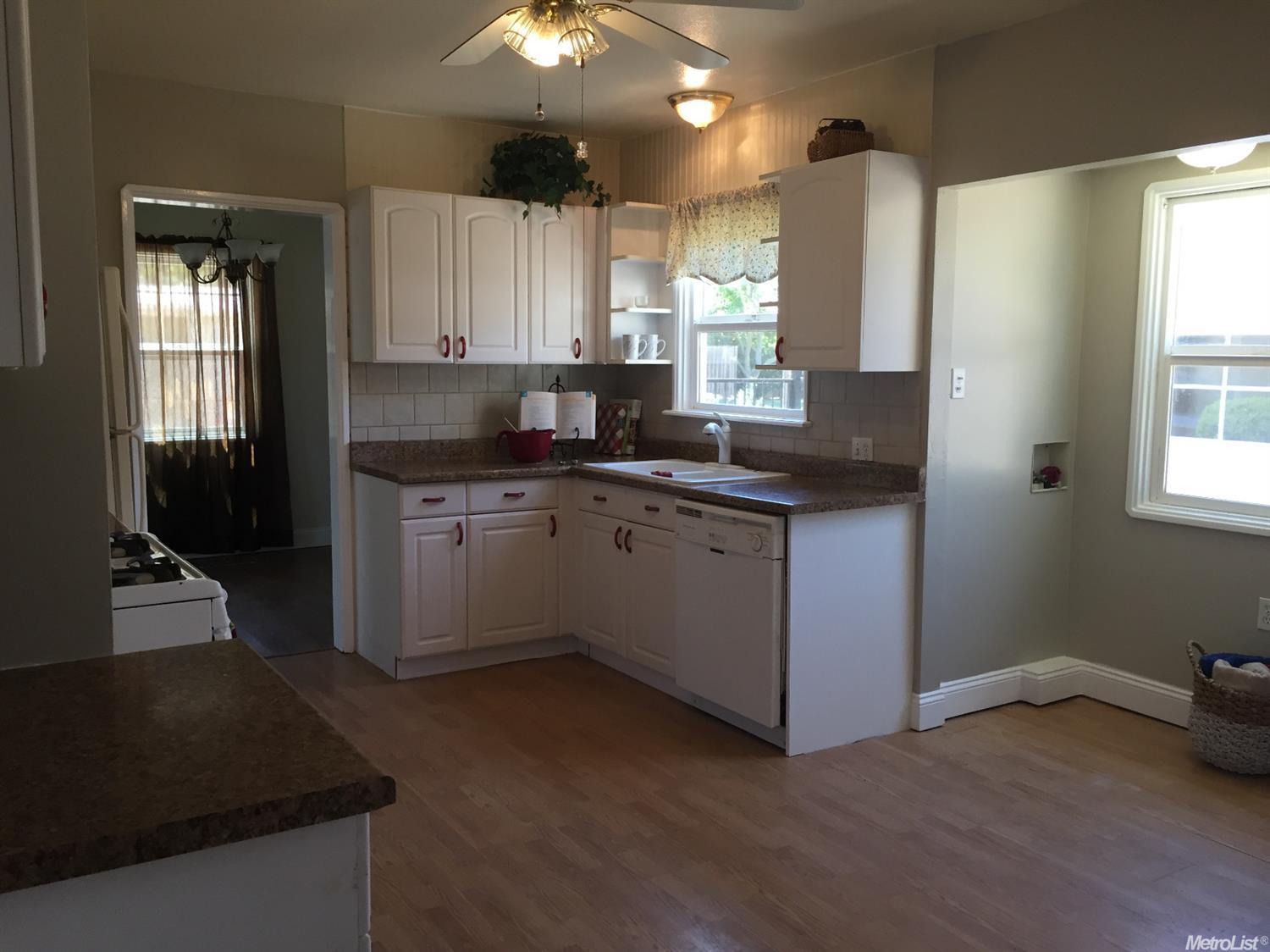 923 S Pleasant Ave, Lodi, CA 95240 photo 7