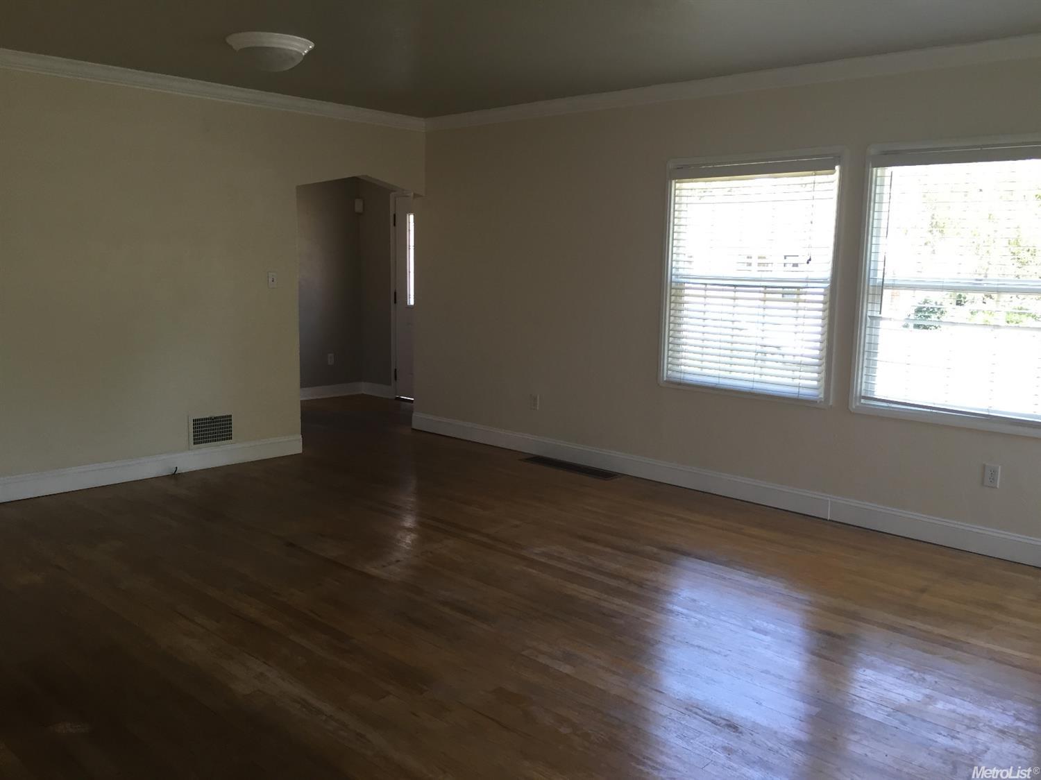 923 S Pleasant Ave, Lodi, CA 95240 photo 3