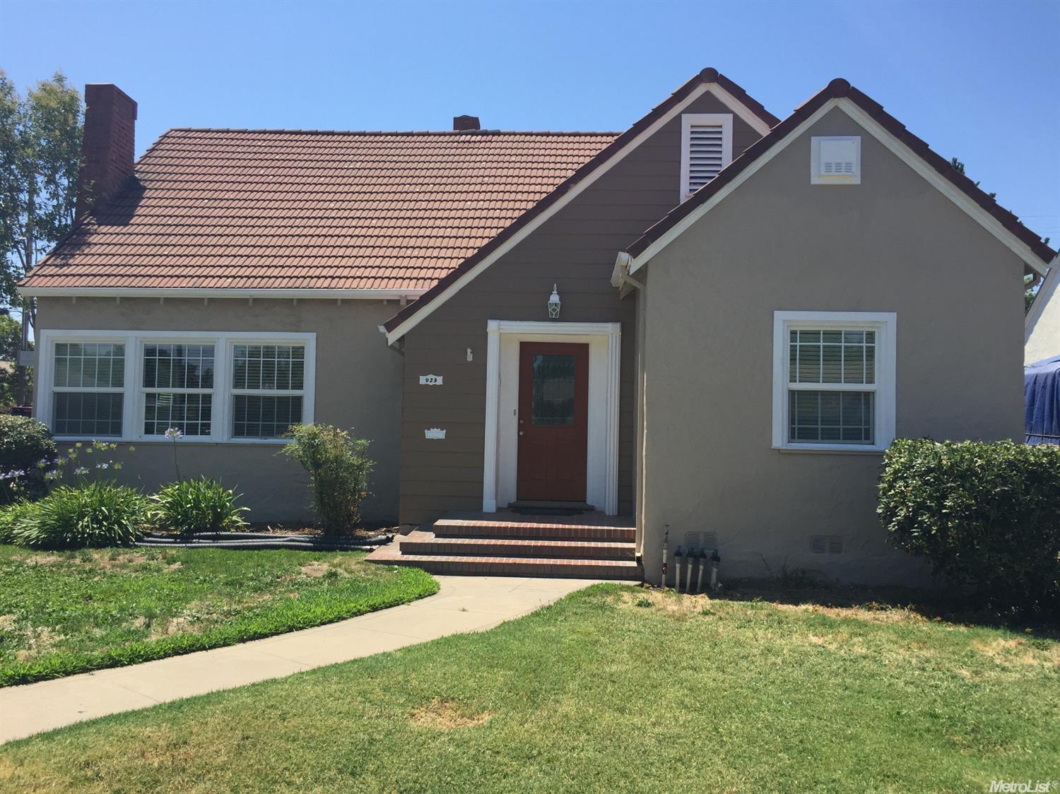 923 S Pleasant Ave, Lodi, CA 95240 photo 1