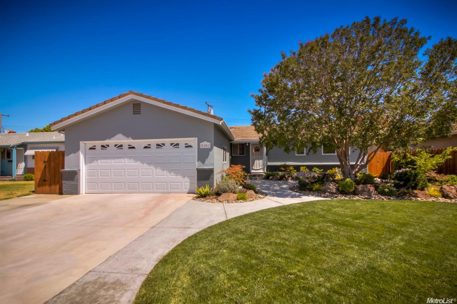 2101 Debbie Ln, Lodi, CA 95242 photo 2