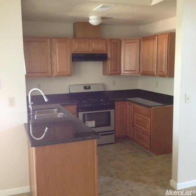 725 Mayo Way, Modesto, CA 95351 photo 2