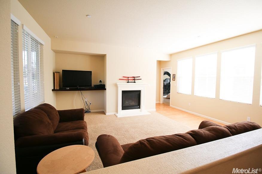 942 Courtyards Loop, Lincoln, CA 95648 photo 4