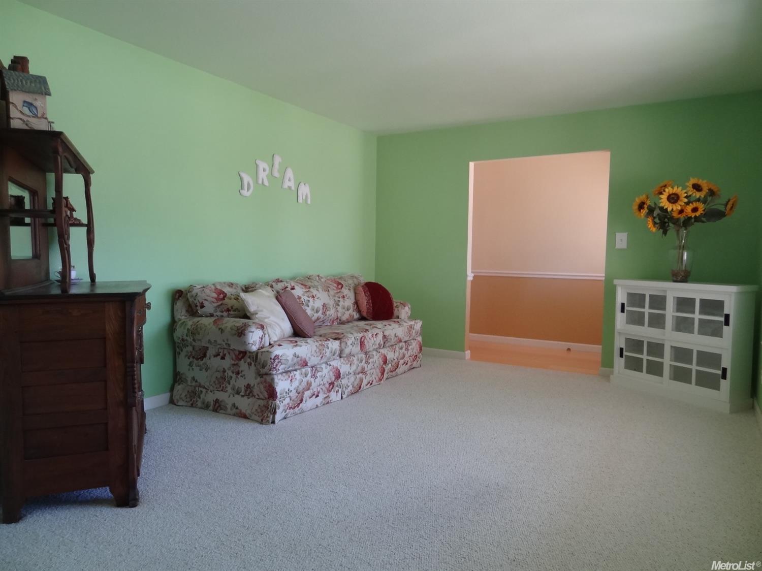 425 Georgetown Ave, Turlock, CA 95382 photo 4