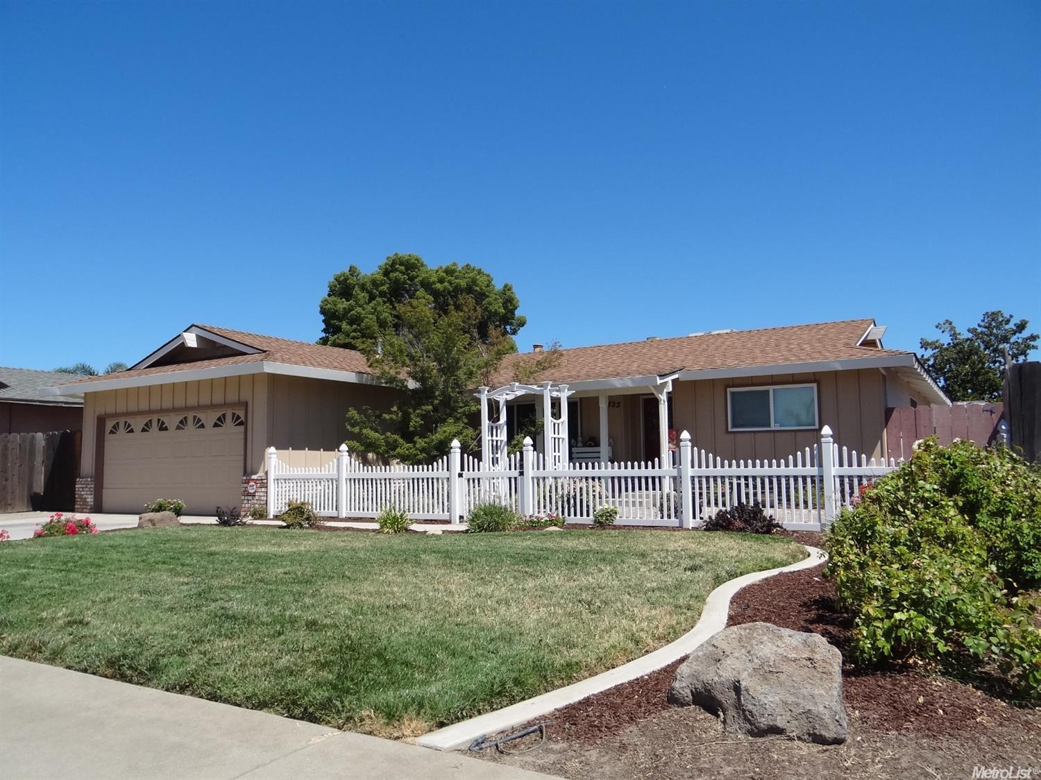 425 Georgetown Ave, Turlock, CA 95382 photo 1