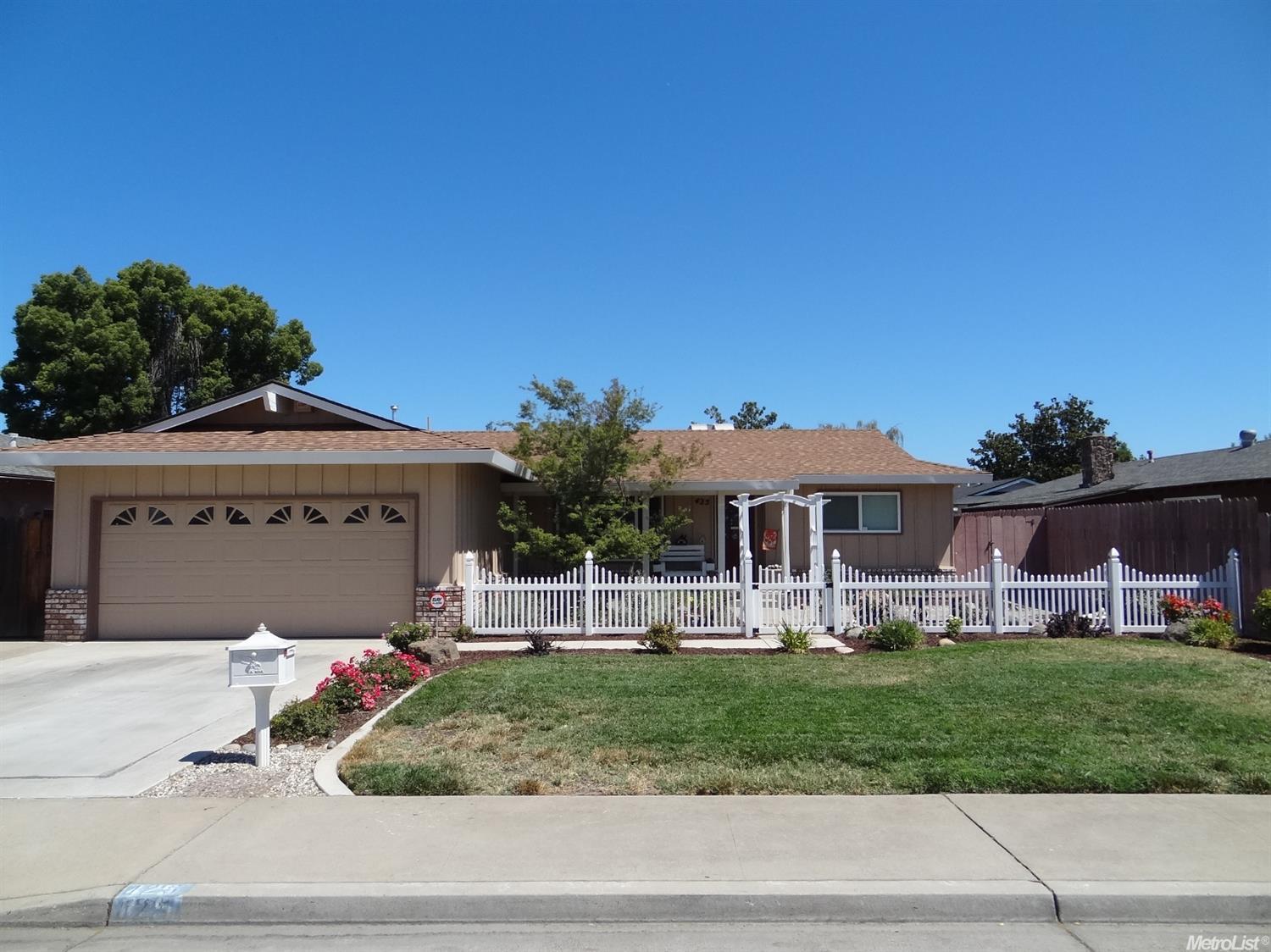 425 Georgetown Ave, Turlock, CA 95382 photo 2