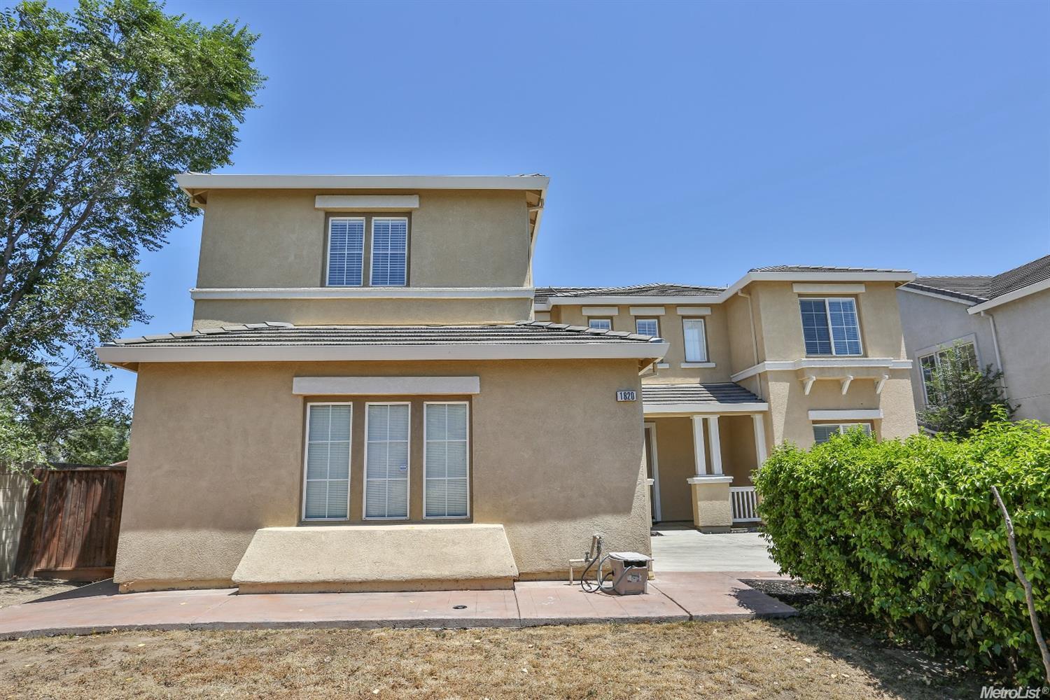 1820 Geranium Way, Tracy, CA 95376 photo 2