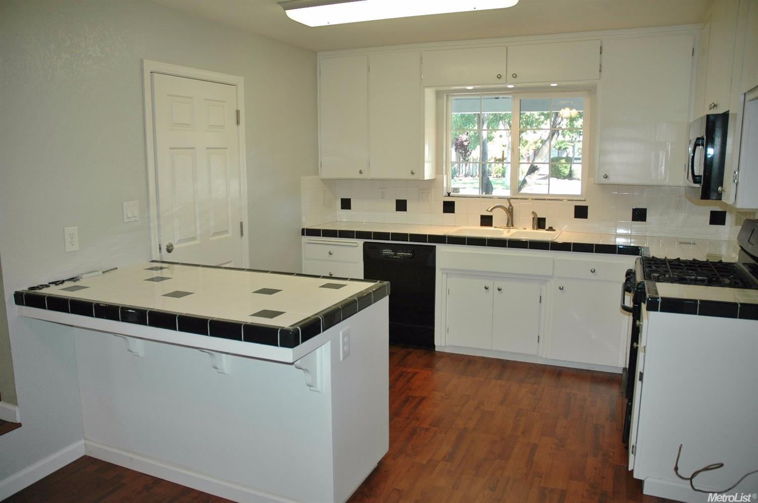 844 E Alameda St, Manteca, CA 95336 photo 4