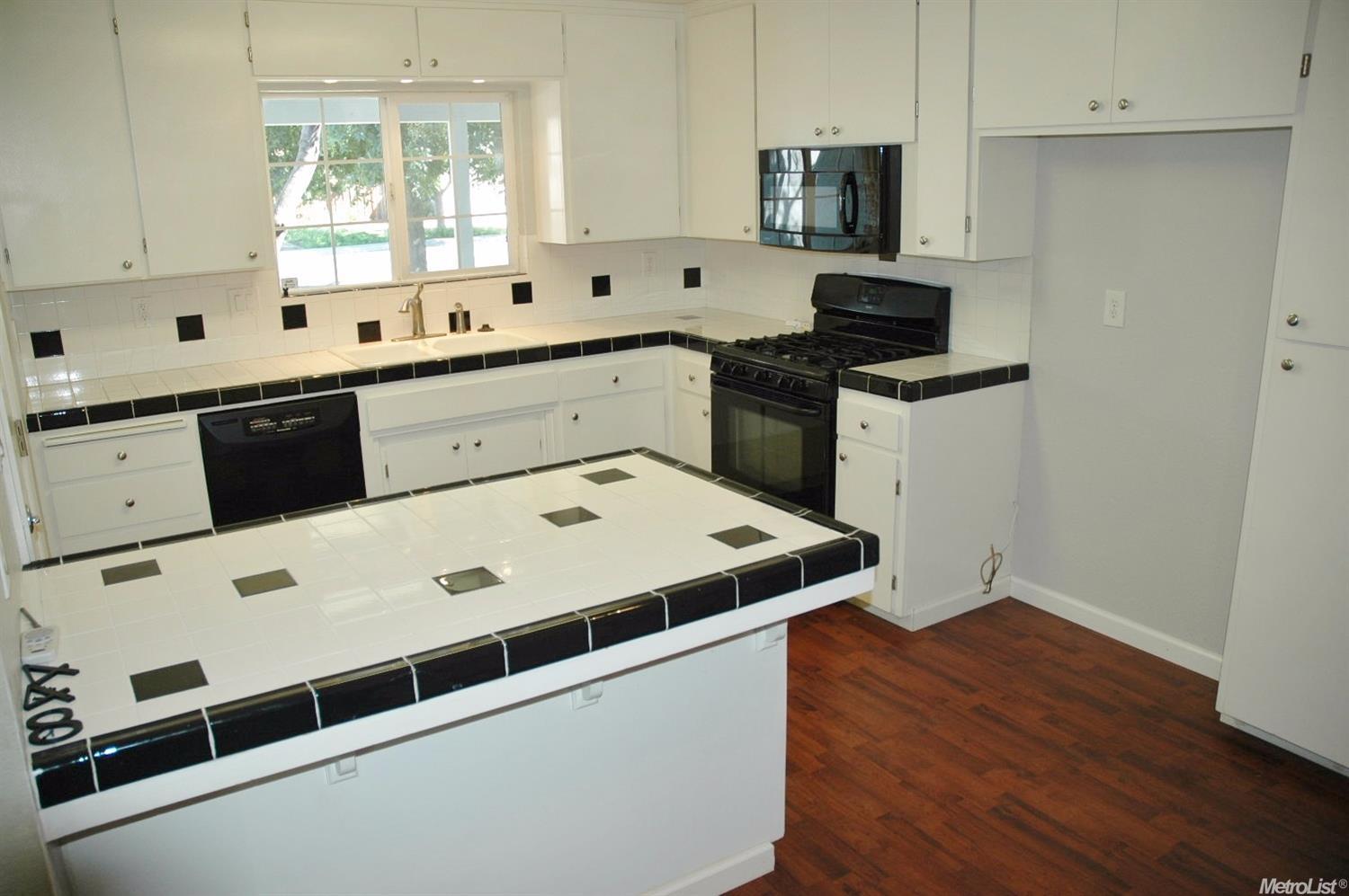 844 E Alameda St, Manteca, CA 95336 photo 5