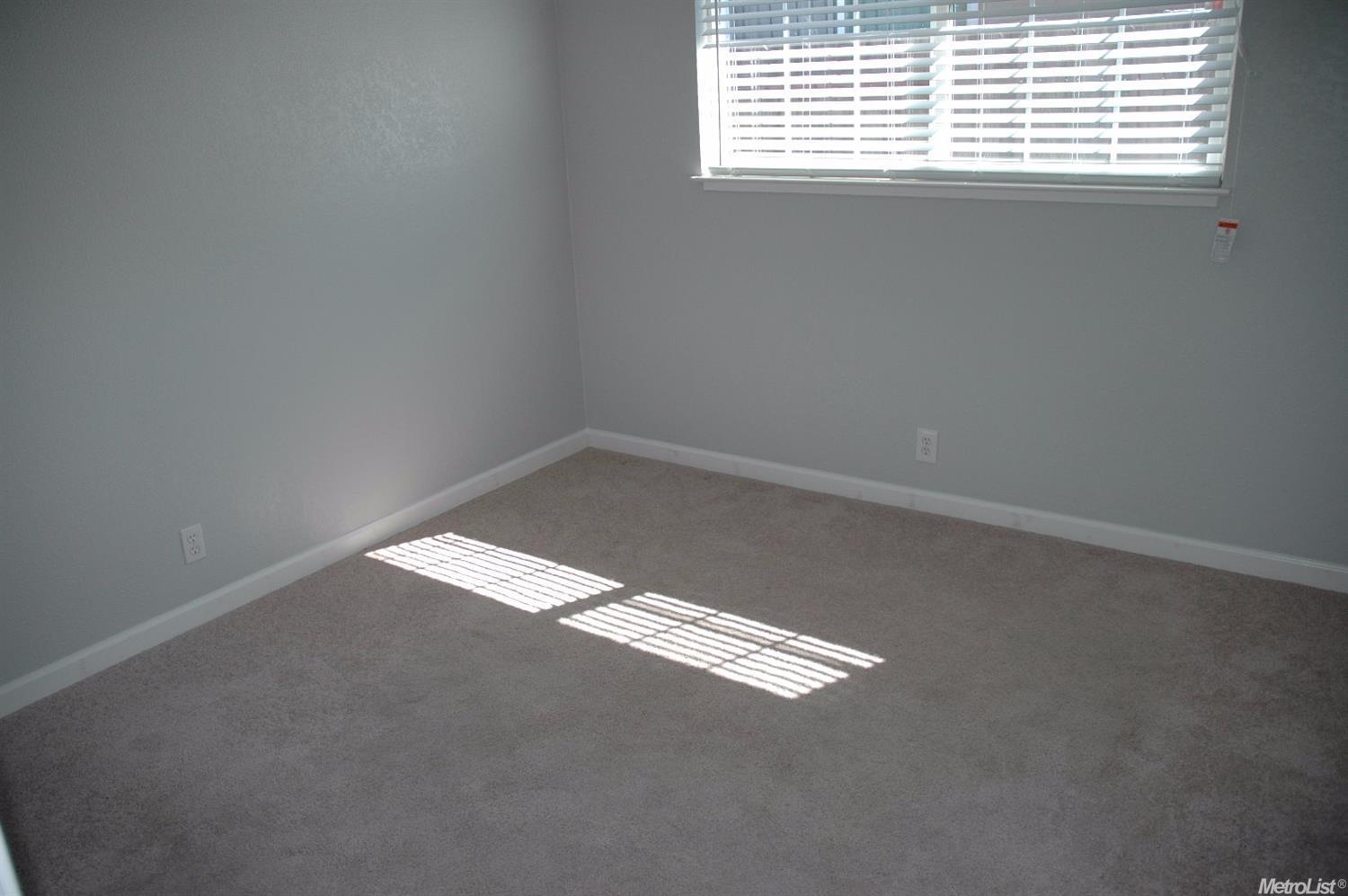 844 E Alameda St, Manteca, CA 95336 photo 9