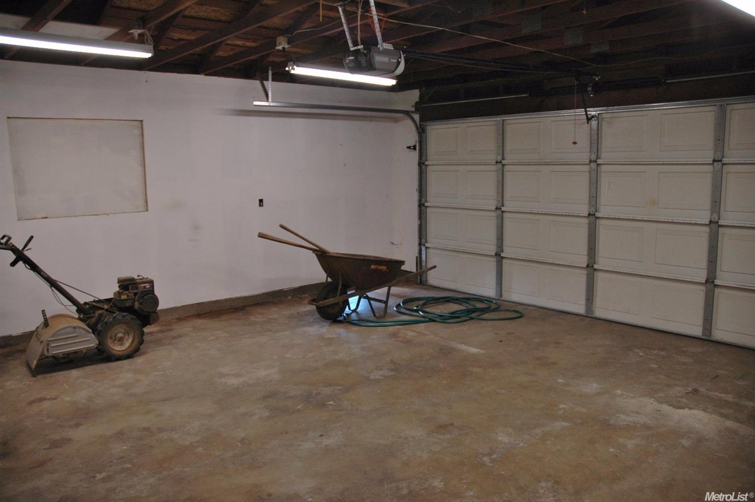 844 E Alameda St, Manteca, CA 95336 photo 15