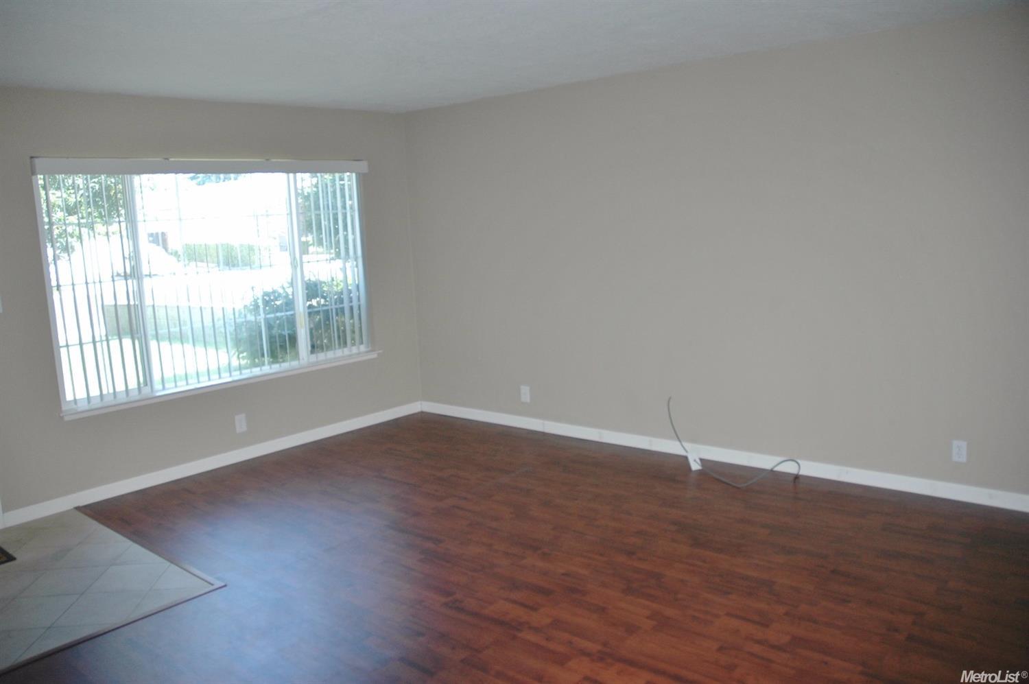 844 E Alameda St, Manteca, CA 95336 photo 2
