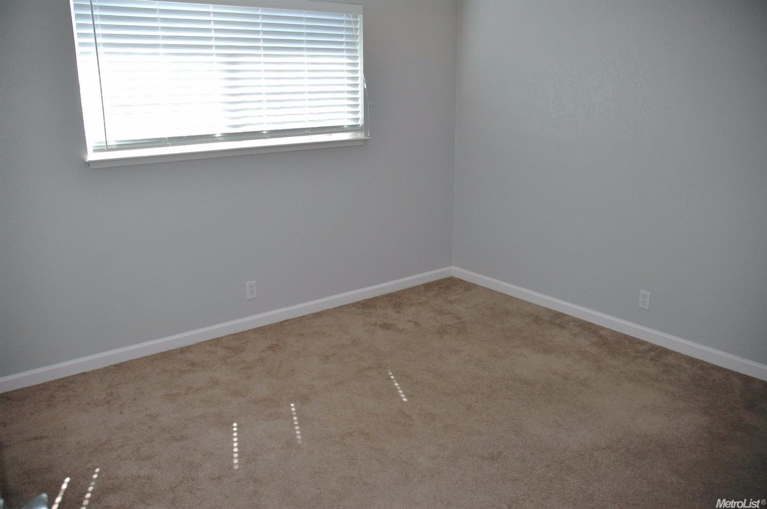 844 E Alameda St, Manteca, CA 95336 photo 10