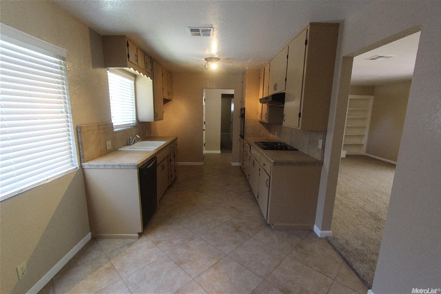 1217 Multnomah Dr, Modesto, CA 95350 photo 5