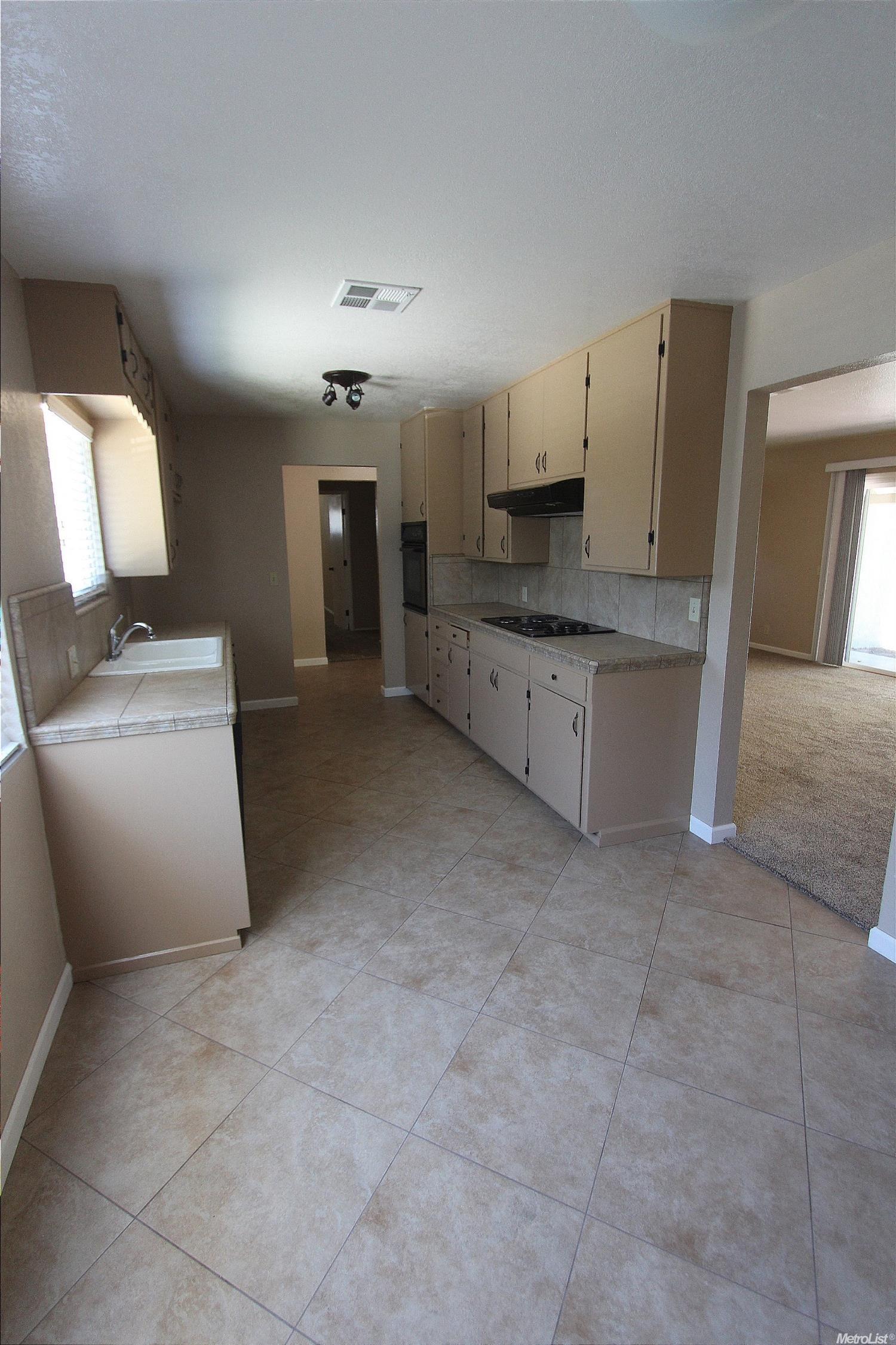 1217 Multnomah Dr, Modesto, CA 95350 photo 6
