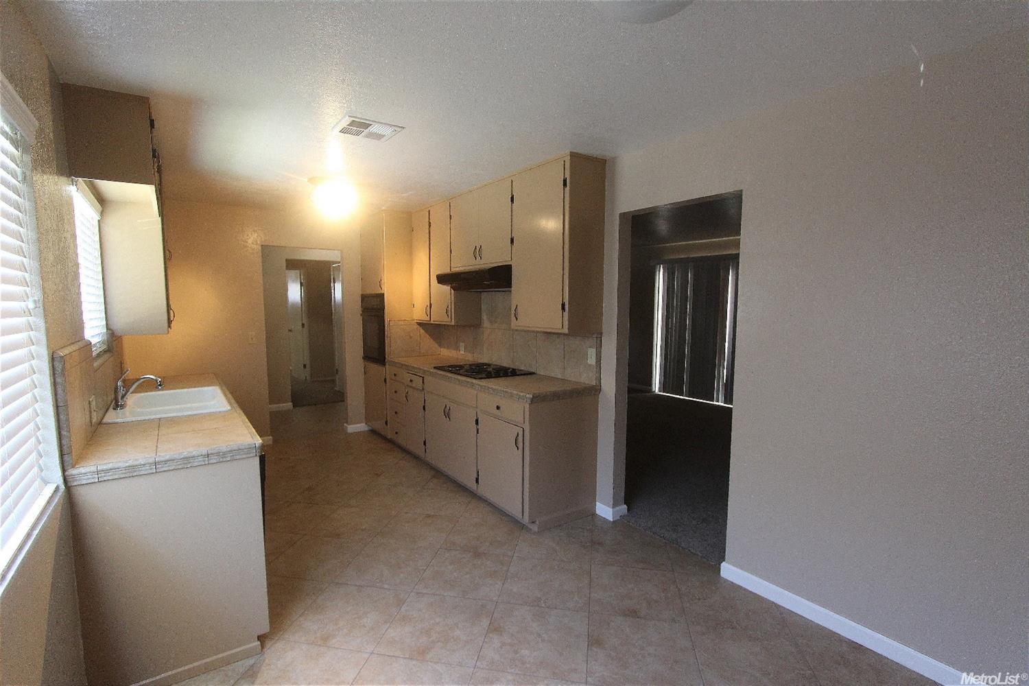 1217 Multnomah Dr, Modesto, CA 95350 photo 7