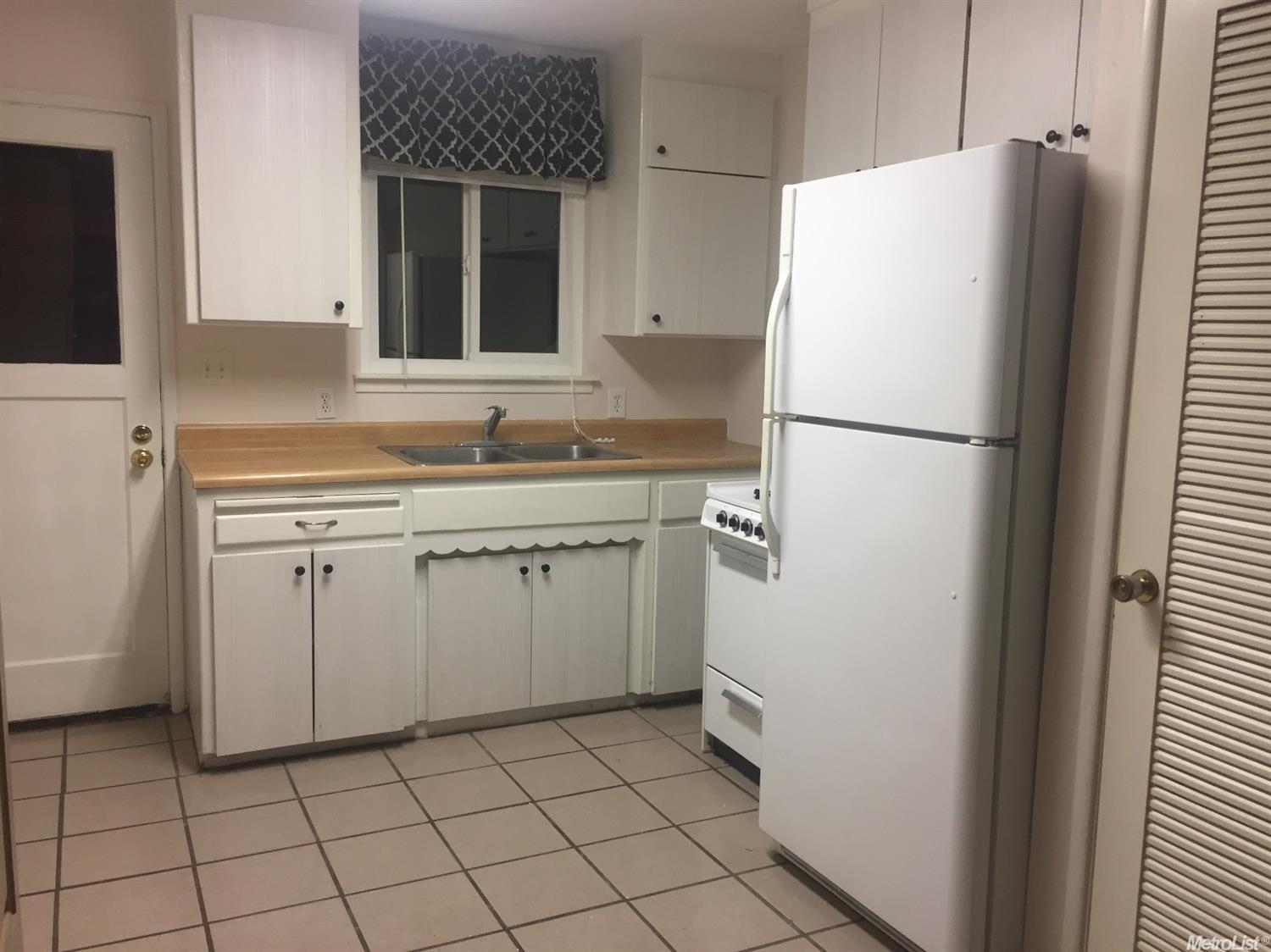 3155 Walnut, Carmichael, CA 95608 photo 4