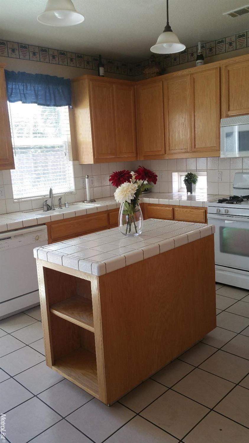 1152 Syracuse Ln, Manteca, CA 95336 photo 4