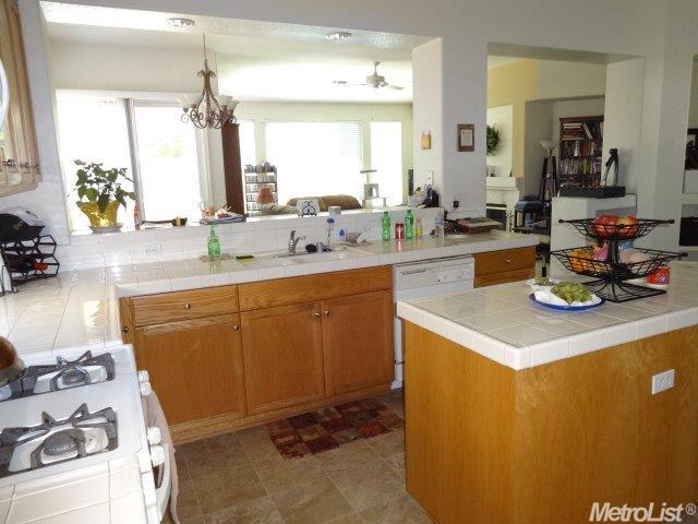 212 Arcadia Pl, Lodi, CA 95240 photo 5