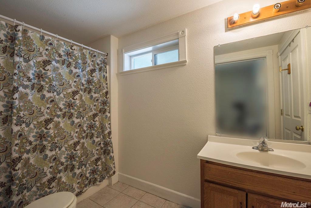 489 W Olive Ave, Turlock, CA 95380 photo 14