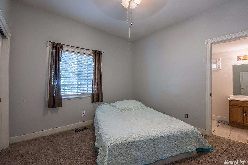 489 W Olive Ave, Turlock, CA 95380 photo 12