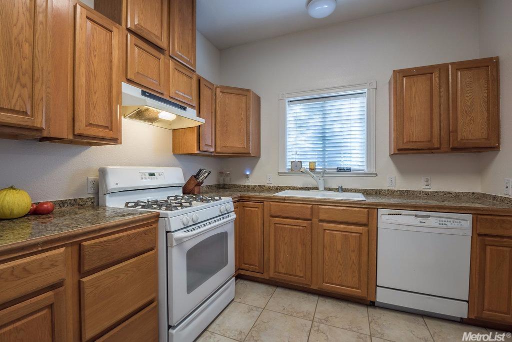 489 W Olive Ave, Turlock, CA 95380 photo 8