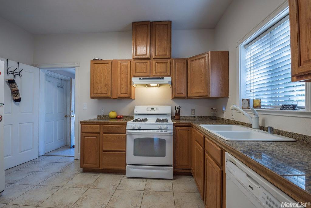 489 W Olive Ave, Turlock, CA 95380 photo 6