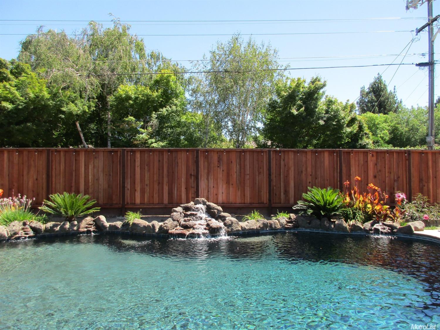 412 Greenwich Ln, Modesto, CA 95350 photo 2