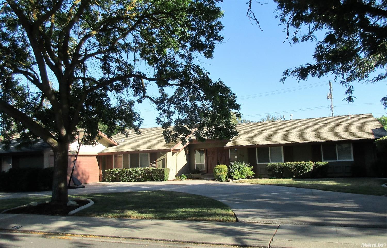 412 Greenwich Ln, Modesto, CA 95350 photo 1