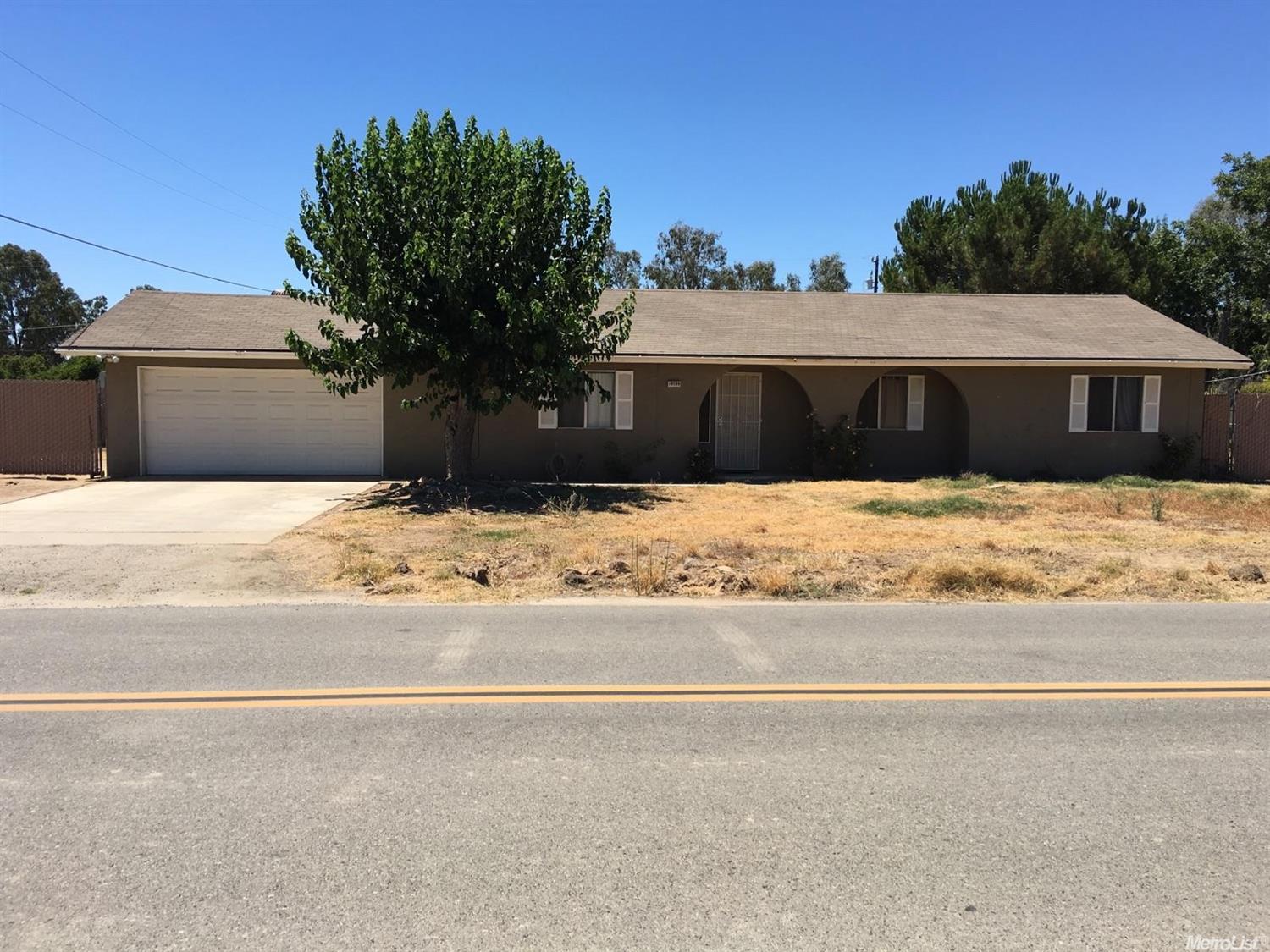 16598 Canal Way, Madera, CA 93638 photo 1