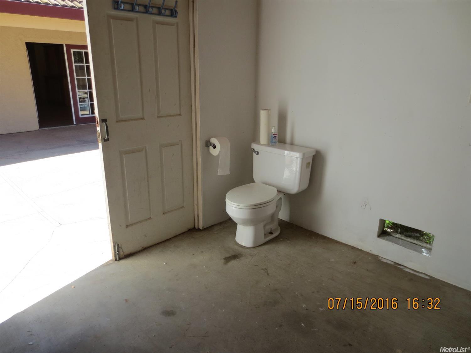 1801 Volendam Ave, Modesto, CA 95356 photo 14