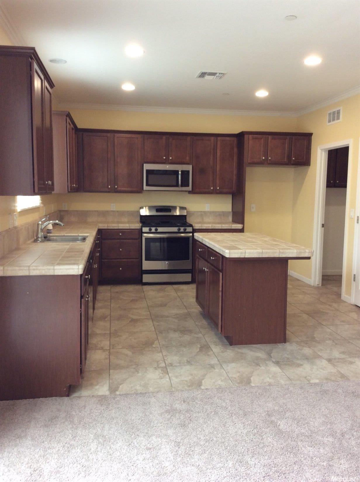 297 San Gabriel Dr, Madera, CA 93638 photo 4